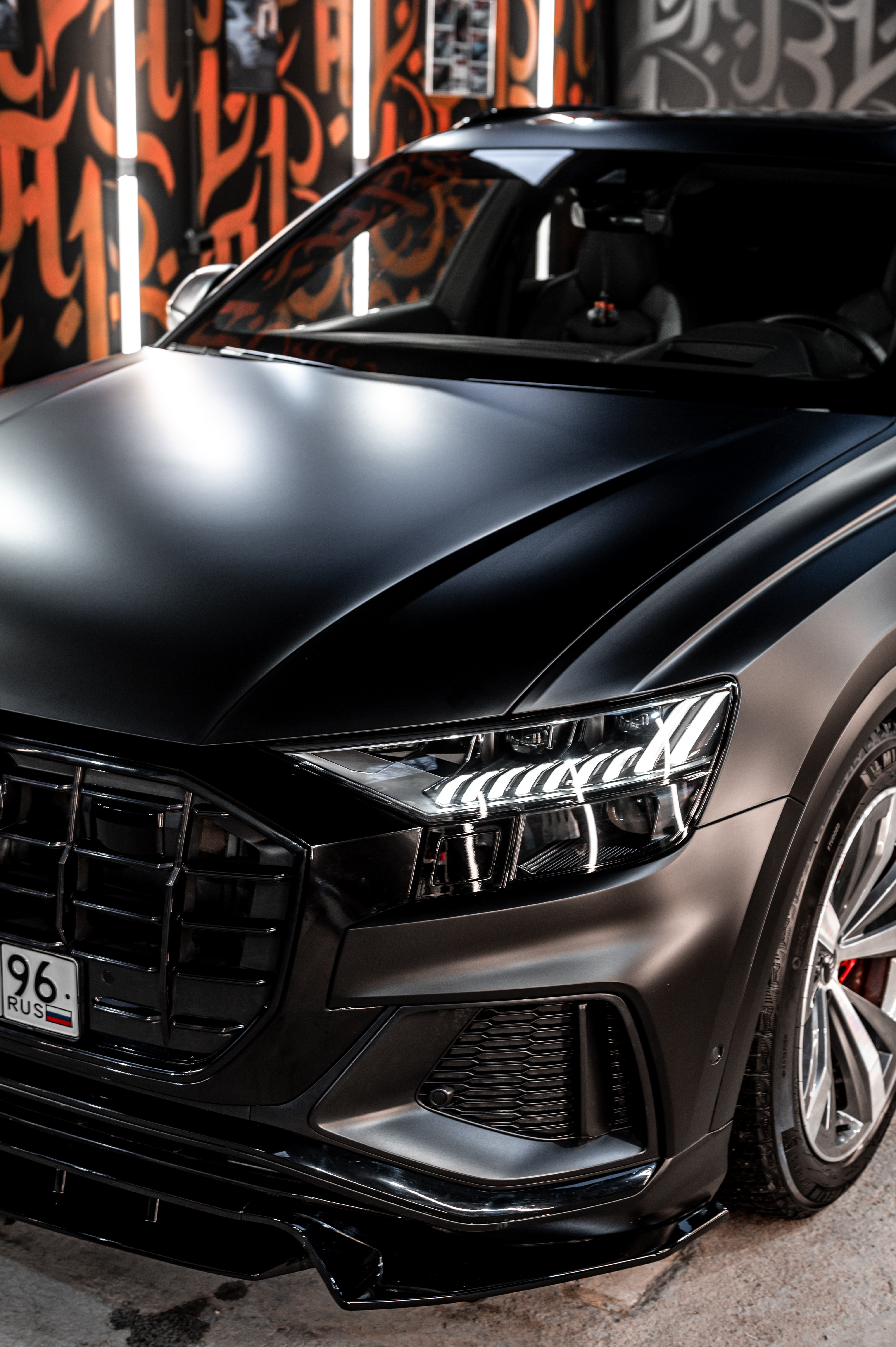 Audi Q8 - Полная оклейка в прозрачный матовый полиуретан