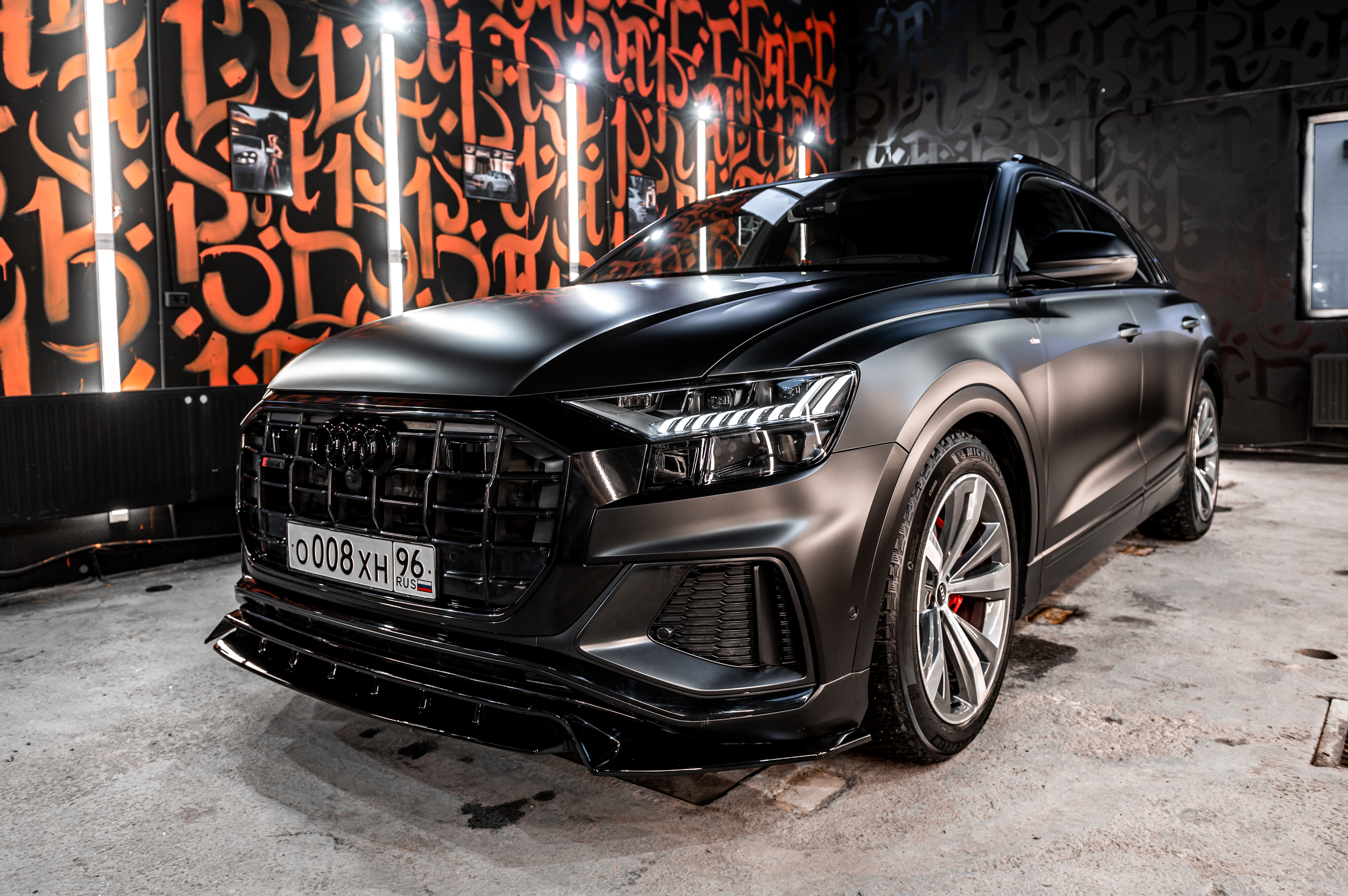 Audi Q8- Полная оклейка в матовый сатин