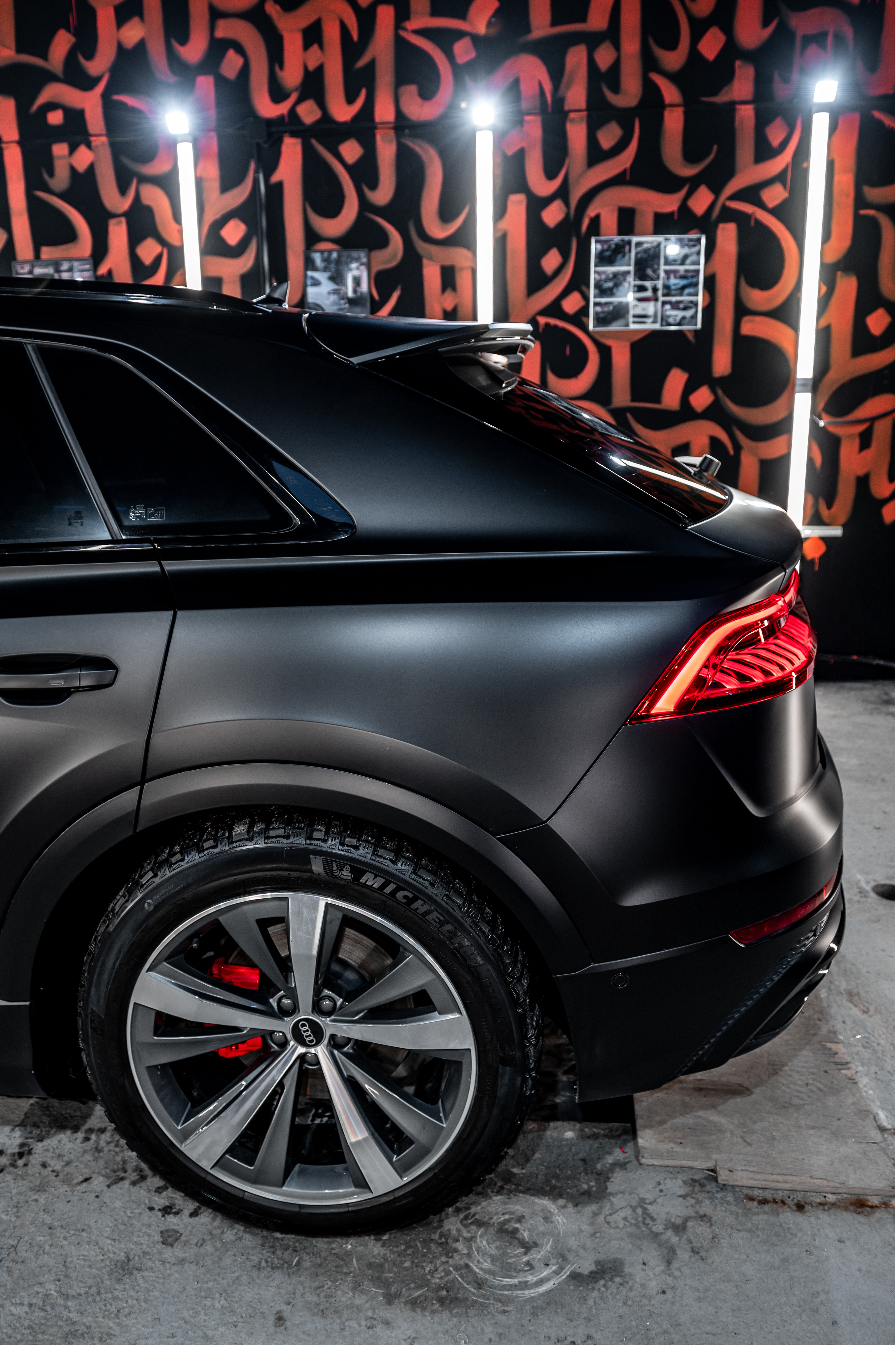 Audi Q8 - Полная оклейка в прозрачный матовый полиуретан