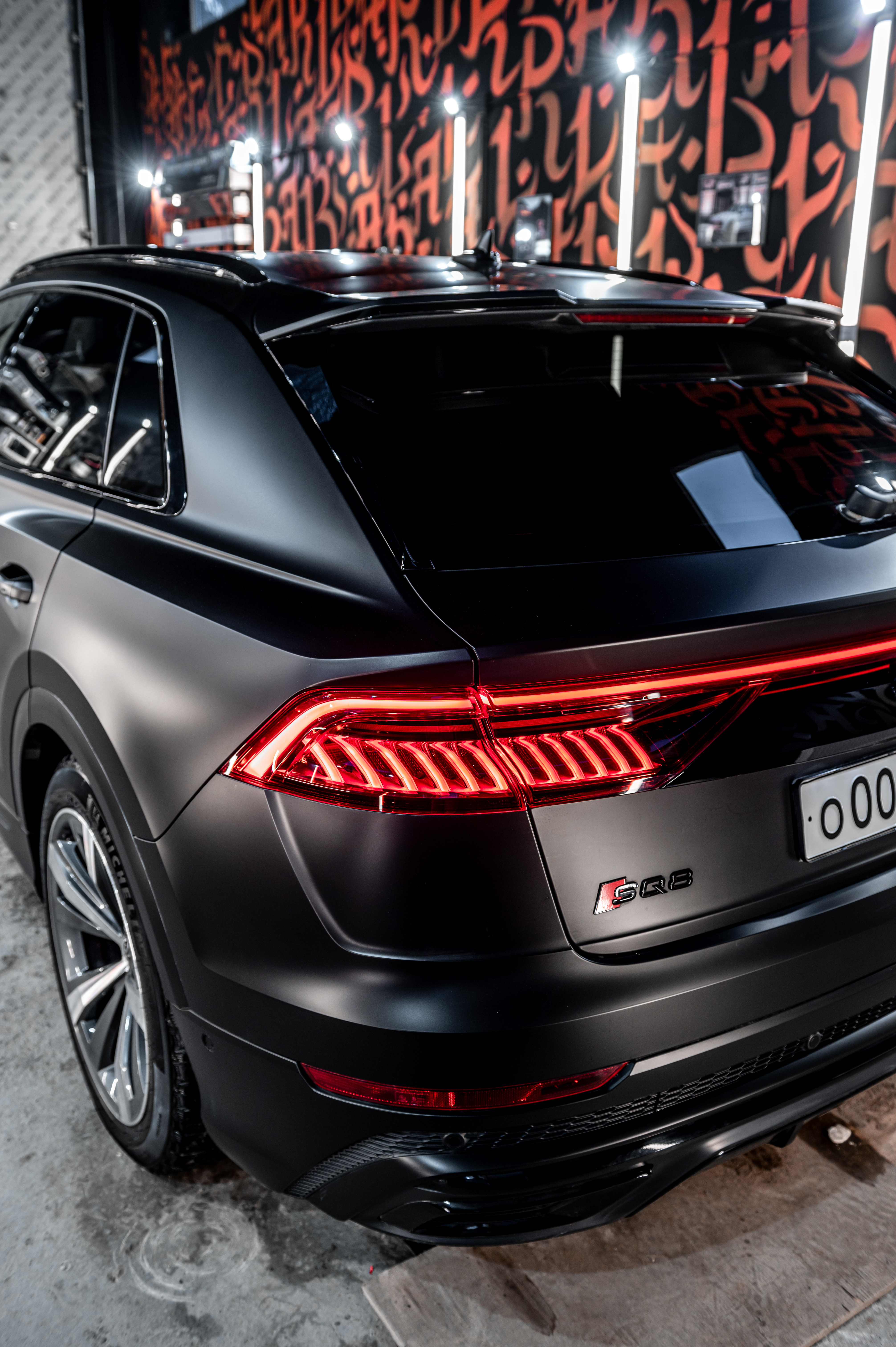 Audi Q8 - Полная оклейка в прозрачный матовый полиуретан
