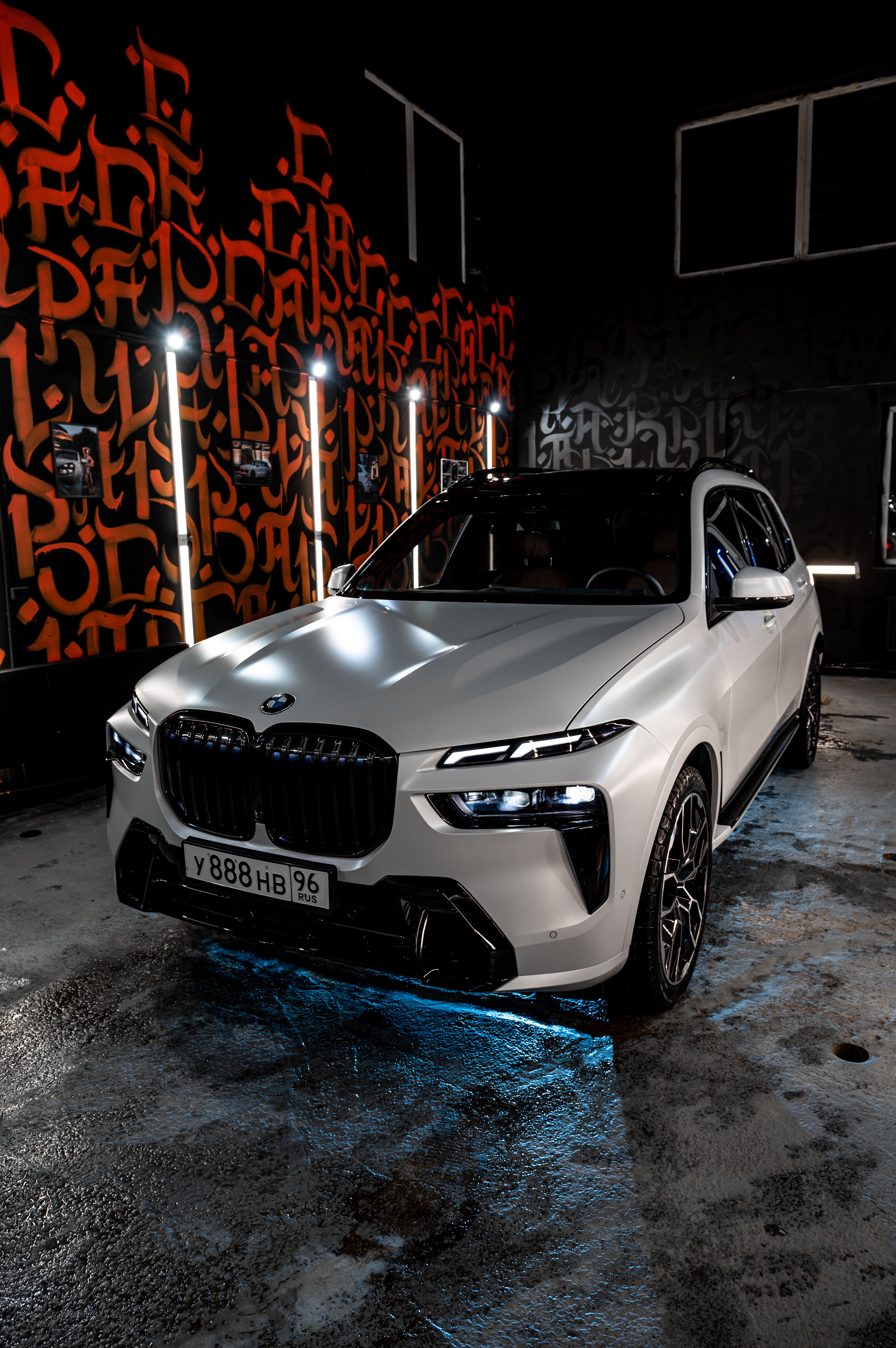 BMW X7 G07 - Полная оклейка в матовый сатин.
